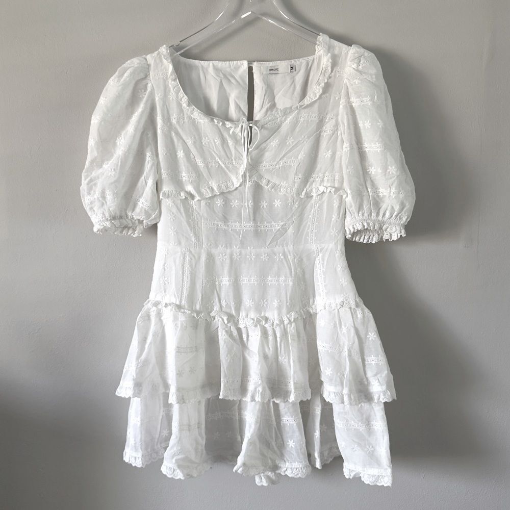 ⭕️ 70F/21C Dress White Medium